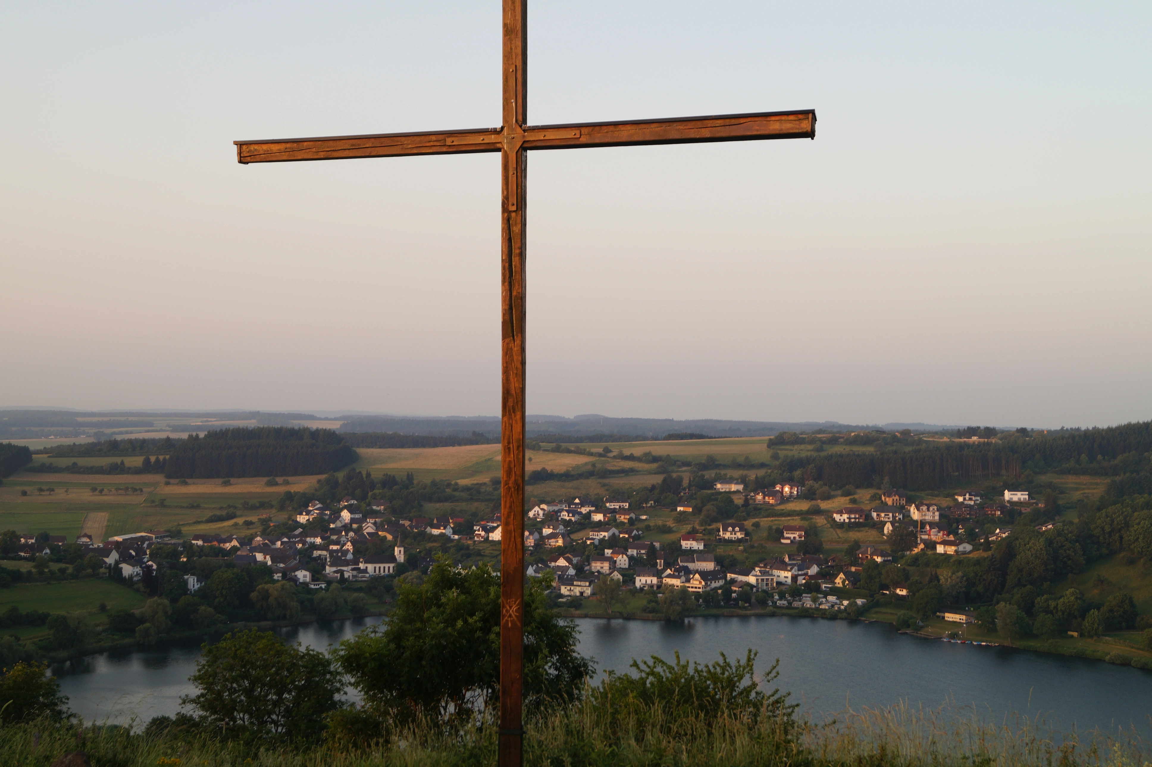 Maarkreuz am Schalkenmehrener Maar Image